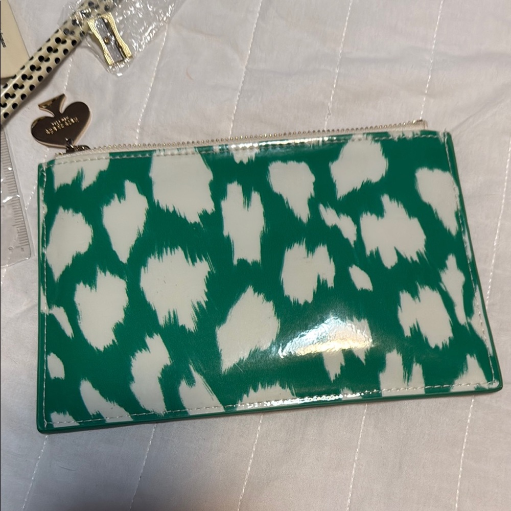 Kate Spade Green and White Patterned Pouch - Picture 4 of 6